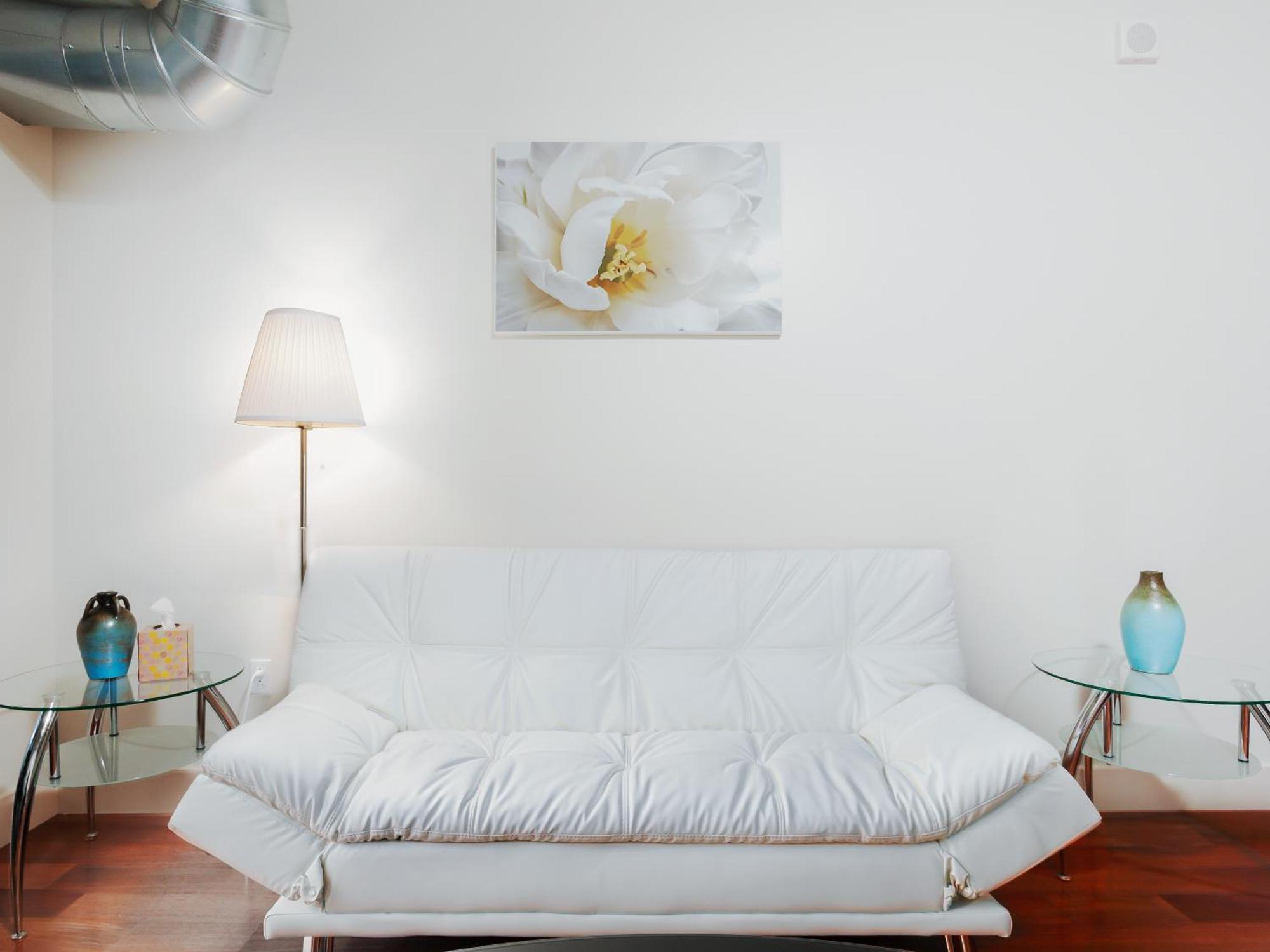 Cozy Fully Furnished 2 Bedroom 2 Bathroom Apts Apartment *