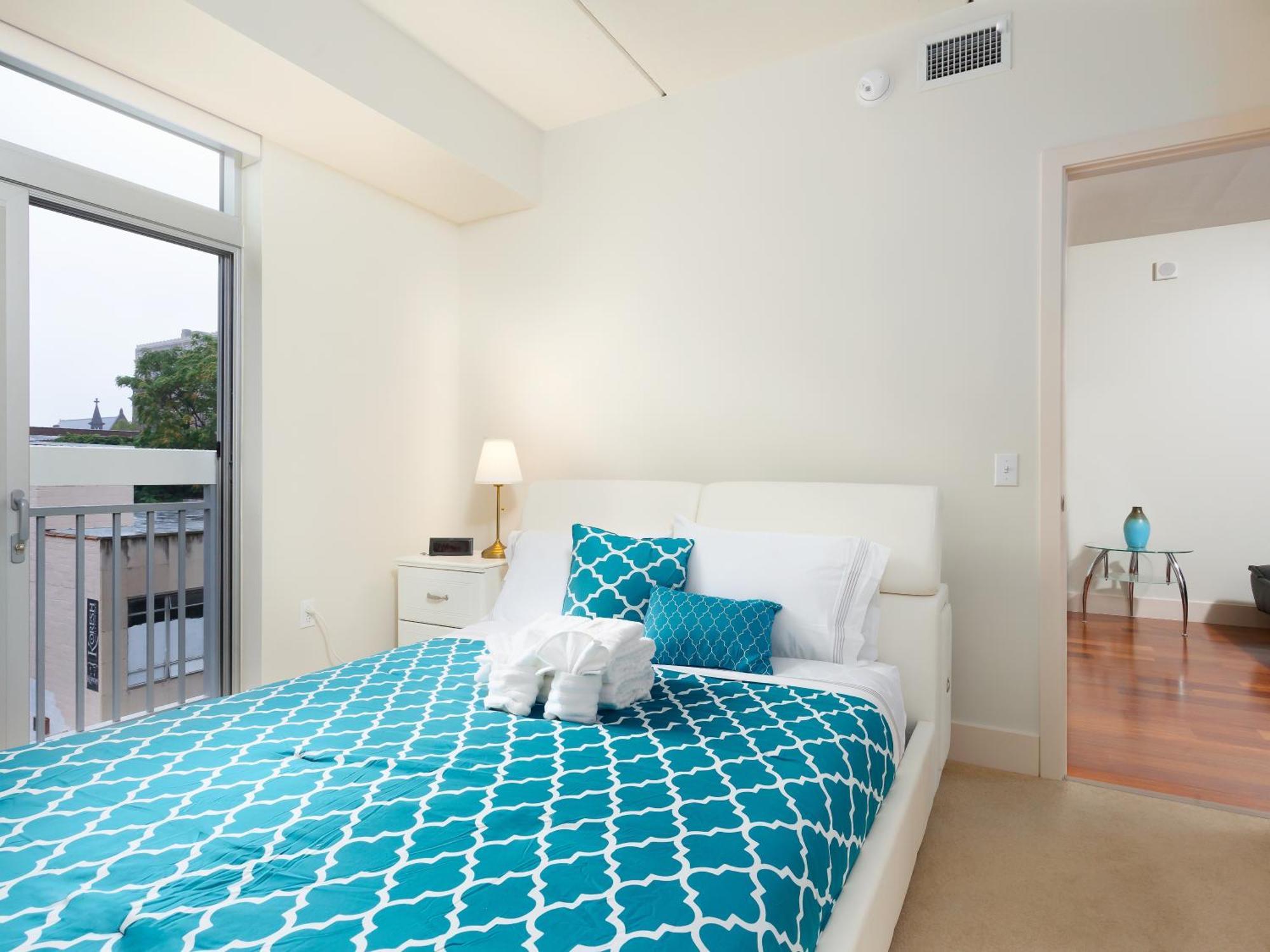 Cozy Fully Furnished 2 Bedroom 2 Bathroom Apts *