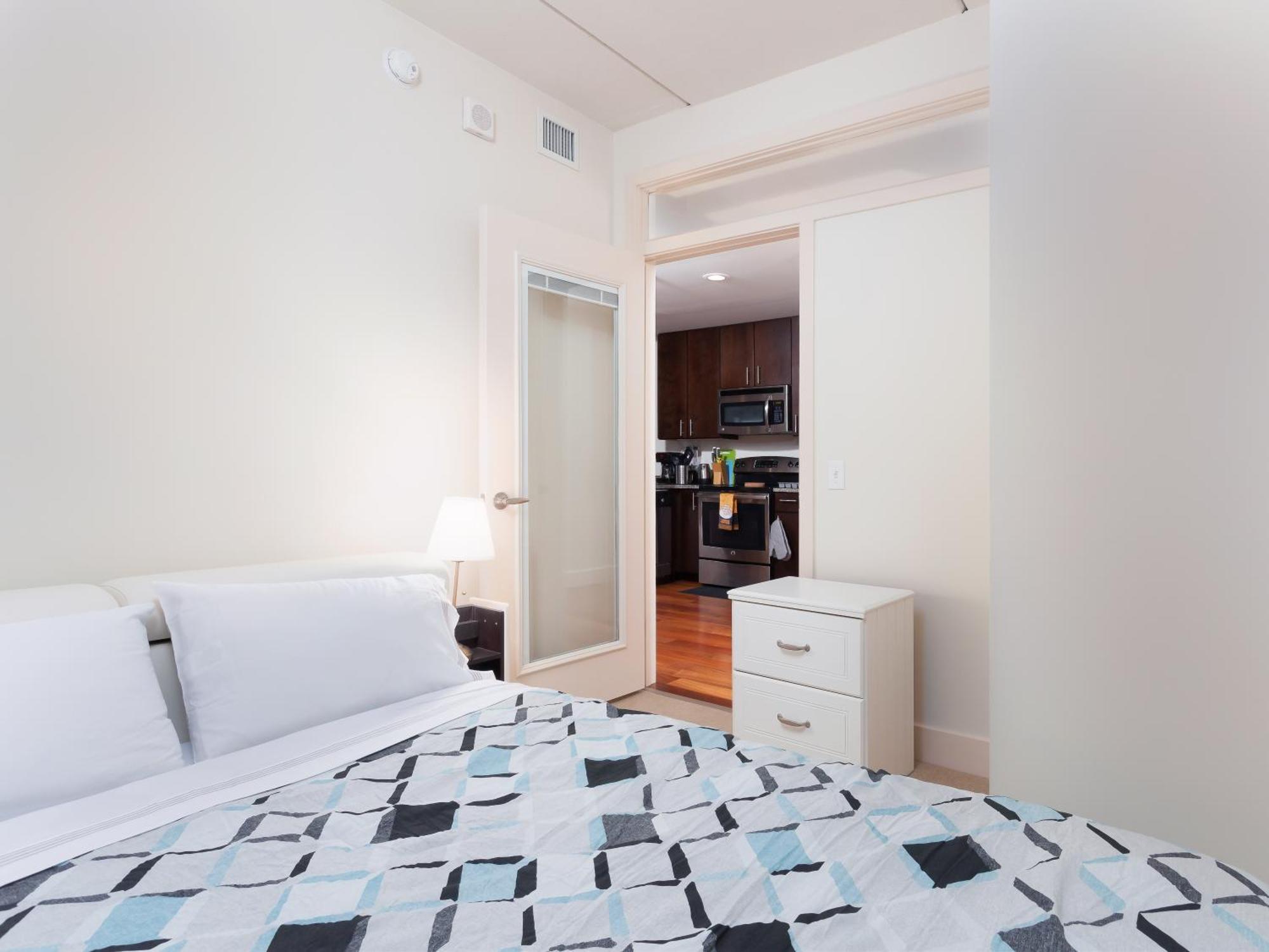 Cozy Fully Furnished 2 Bedroom 2 Bathroom Apts